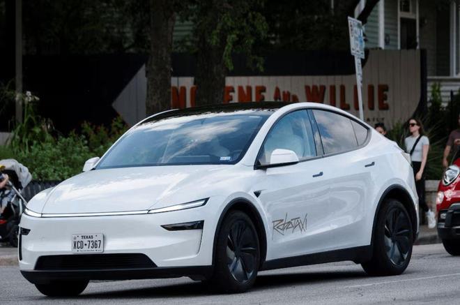 特斯拉Robotaxi低调启程自动驾驶重塑万亿美元出行生态(图1)