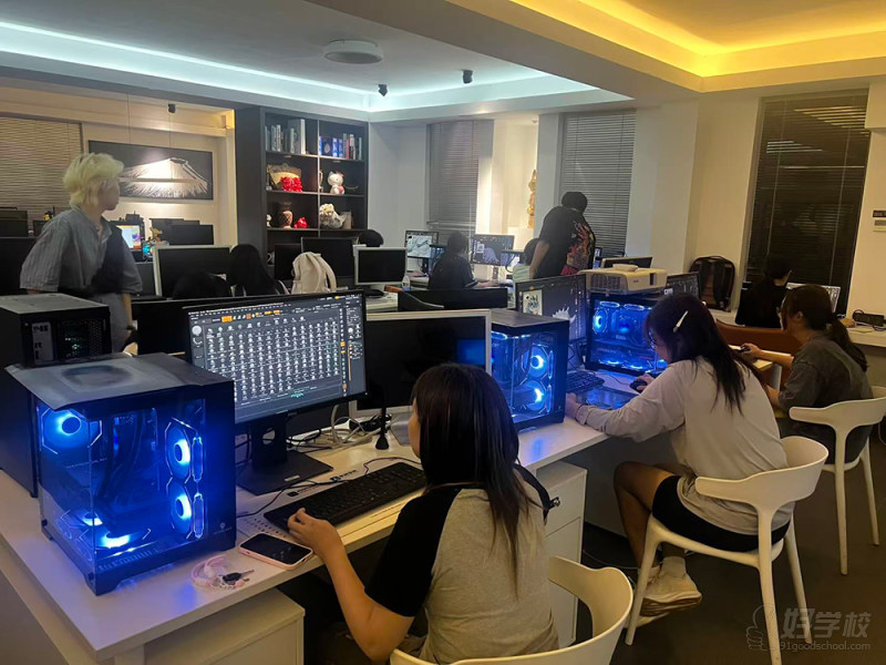 AI玩游戏卷疯了！桃心云手机藏终极杀招玩家躺赢不费肝(图1)